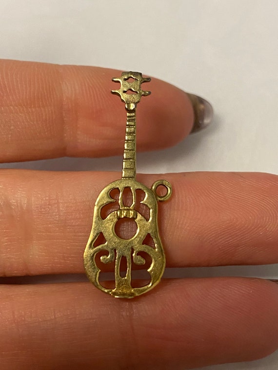 Vintage 1970’s 14k yellow gold guitar charm - image 2