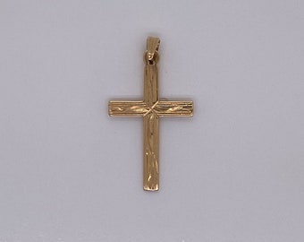 Cruz vintage grabada en oro amarillo de 14k