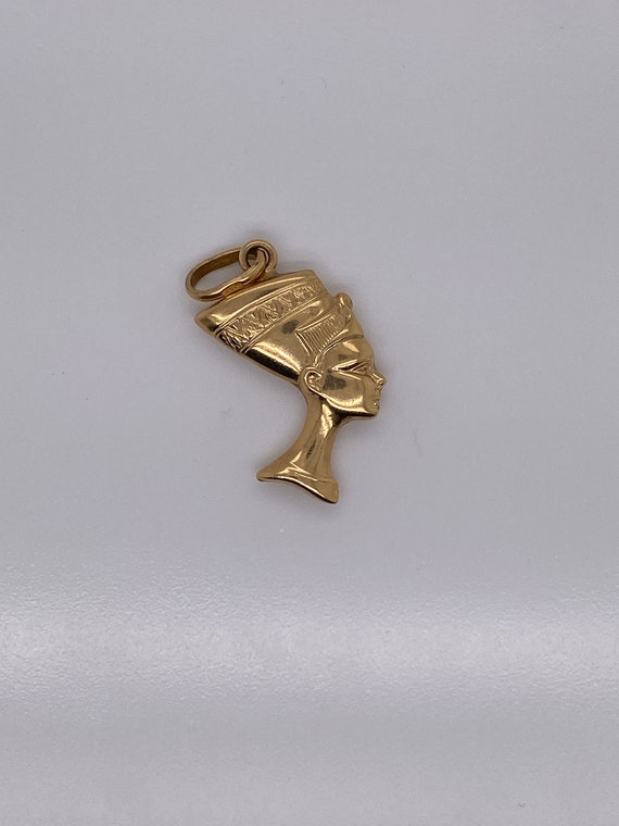 Vintage 14k yellow gold Cleopatra charm - image 1