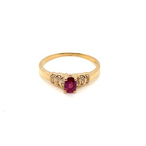 Vintage 18K Yellow Gold Natural Ruby and Diamond Ring