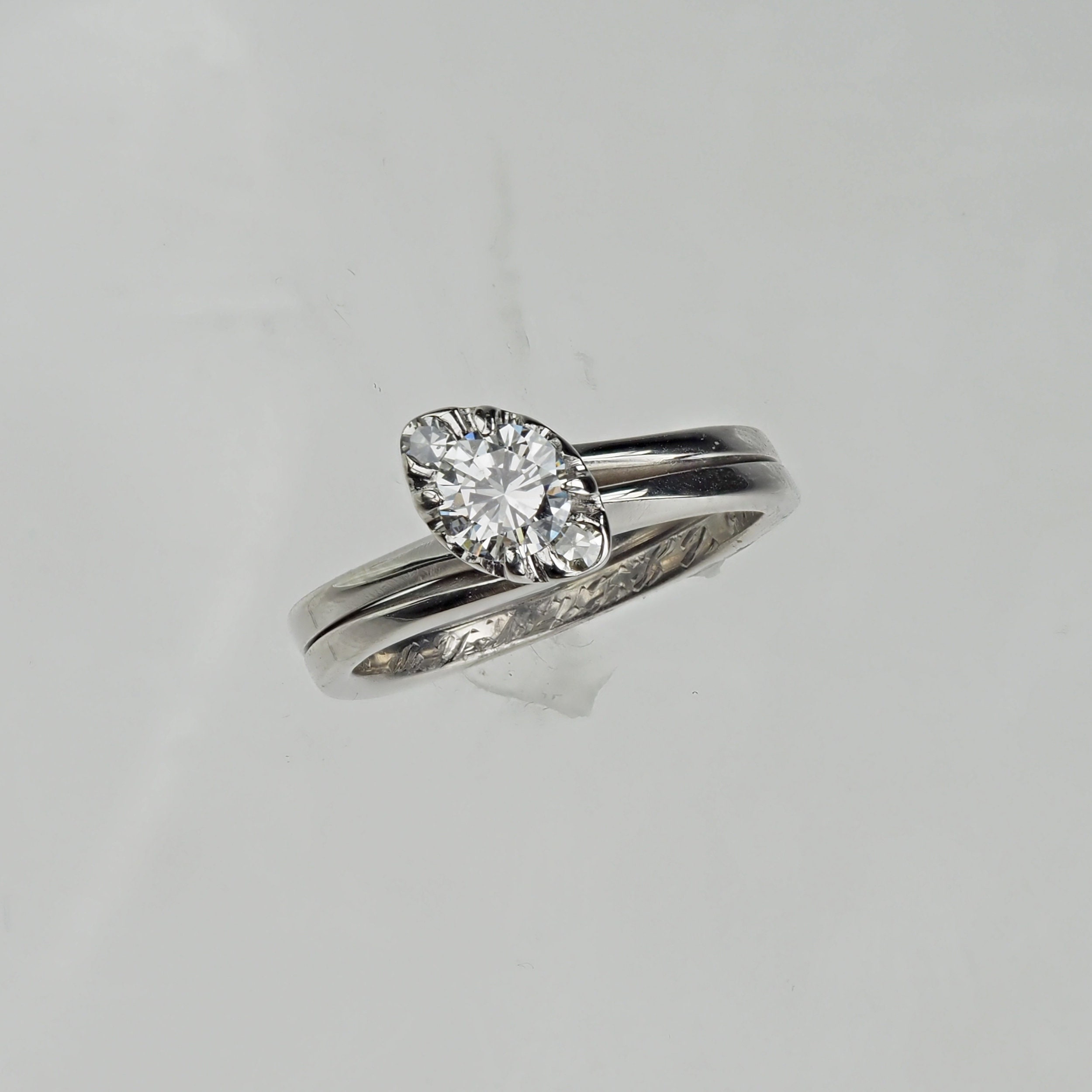 1960 年代のヴィンテージ ダイヤモンド エンゲージリングと結婚指輪