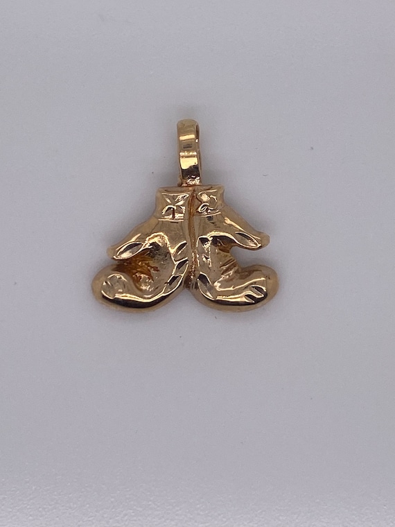 Vintage 14k yellow gold boxing gloves charm