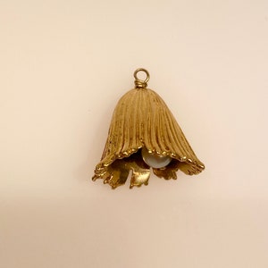 Vintage 14k yellow gold bell with 3 pearl charm