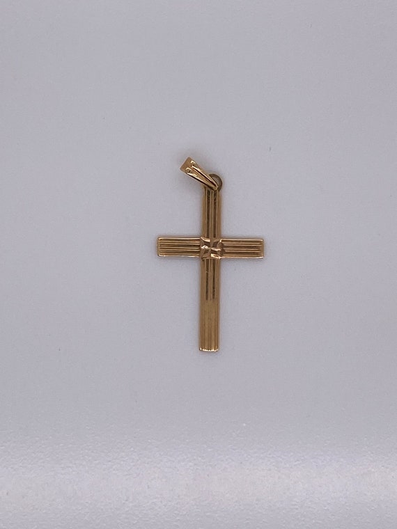 Vintage 14k yellow gold engraved cross