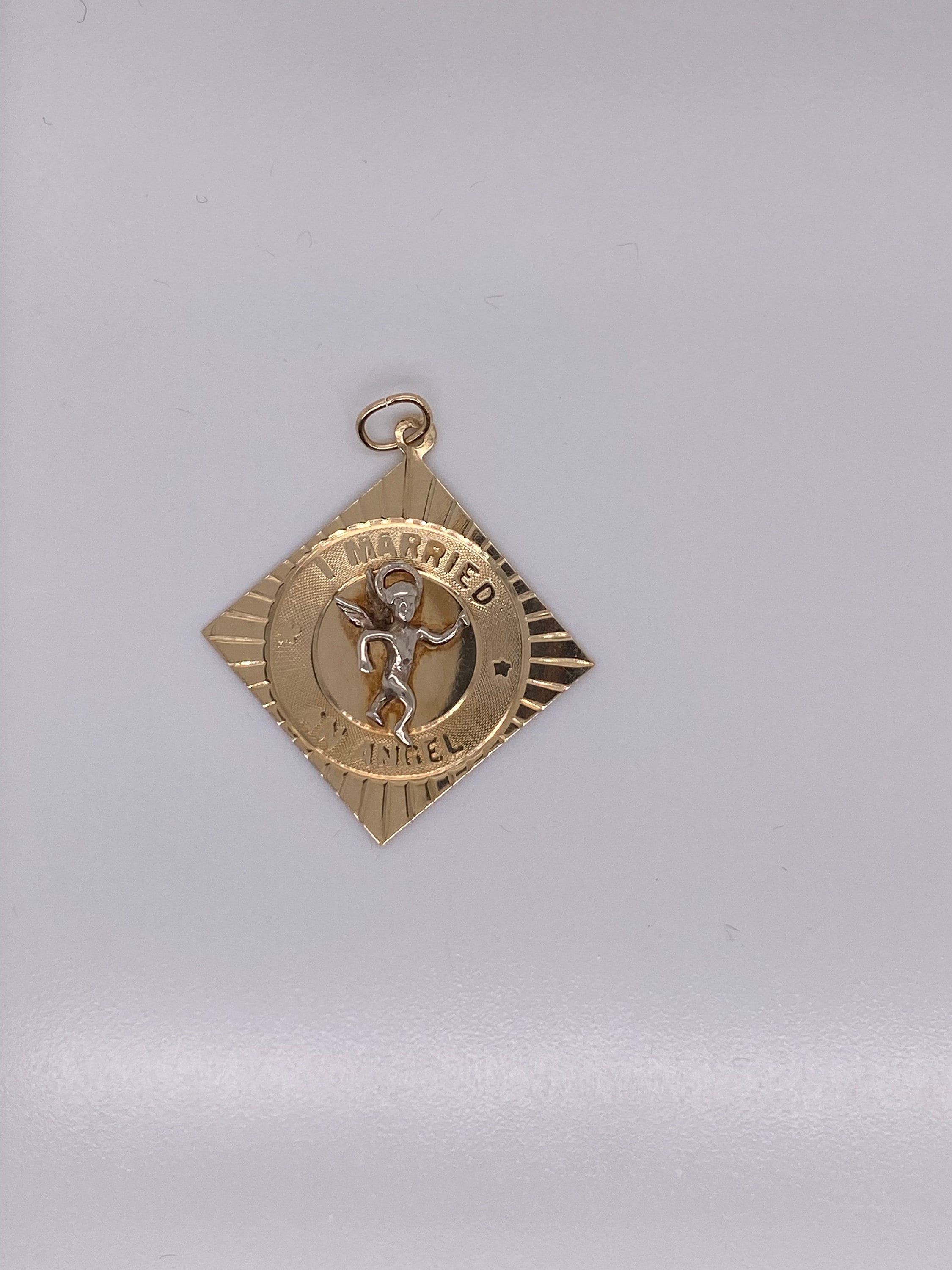 ヴィンテージ 14K イエローゴールド「天使と結婚しました」チャーム