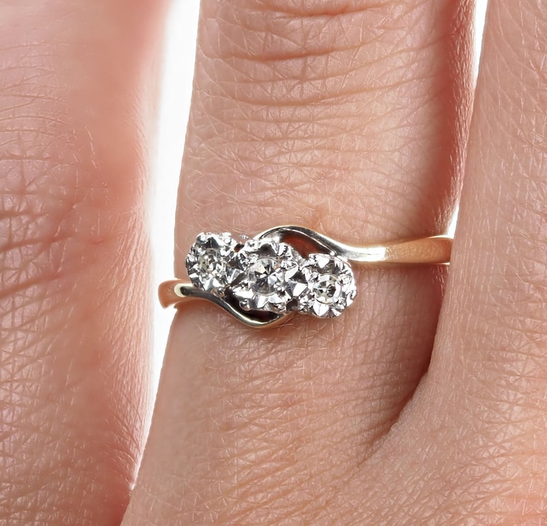Vintage 1950/'s 3 Stone Diamond Bypass Engagement Ring .10ct