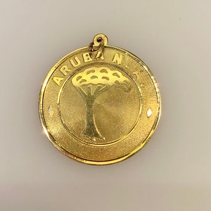 Vintage 14k yellow gold Aruba charm
