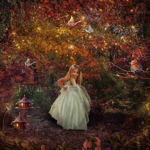 Zauberhafter wald digitaler Hintergrund!  Fantasy, Lichter und Farben, digitale Kulisse voller Magie, mit Feenhäusern, Vogel und Schmetterlingen