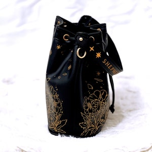 FFXIV Heartbloom Bucket Bag: Bloodspiller Black image 5