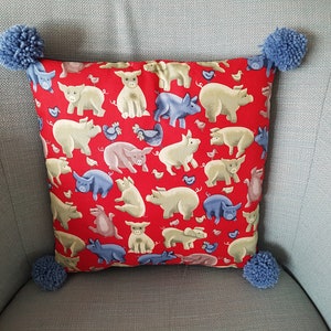 Piggy pom pom Cushion