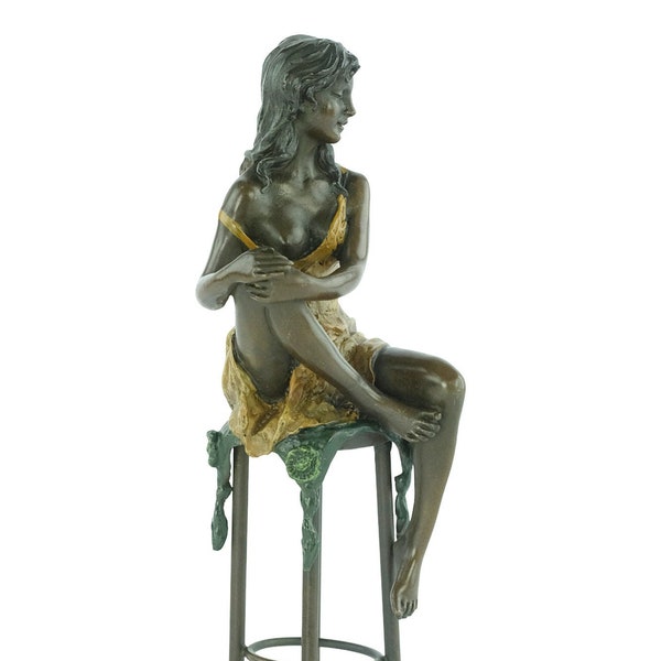 Sculpture féminine en bronze sur tabouret de bar Figurine féminine en bronze peint à froid Pierre Collinet Sculpture féminine en bronze Art nouveau, objet de collection