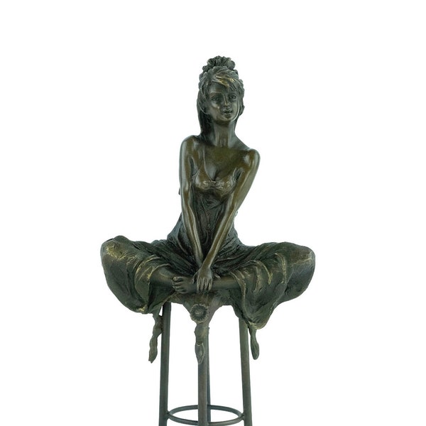 Bronze Femelle sur Barstool Sculpture Bronze Female Figurine Pierre Collinet Bronze Sculpture Art Nouveau Female Collectable Tenticing Woman