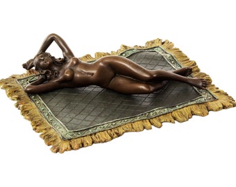 Femme en bronze sur tapis Sculpture Statue en bronze de Vienne Sculpture de nu féminin en bronze Figurine en bronze de Franz Bergman Figurine en bronze viennois