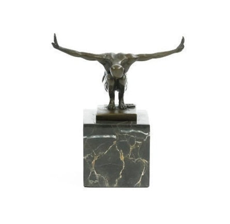 Bronze Skulptur von Männchen mit ausgestreckten Armen in Perfect Balans männliche Akt Statue Yoga Figur Bronze hockende männliche Skulptur Moderne Kunst Bild 1