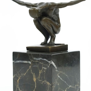 Bronze Skulptur von Männchen mit ausgestreckten Armen in Perfect Balans männliche Akt Statue Yoga Figur Bronze hockende männliche Skulptur Moderne Kunst Bild 7