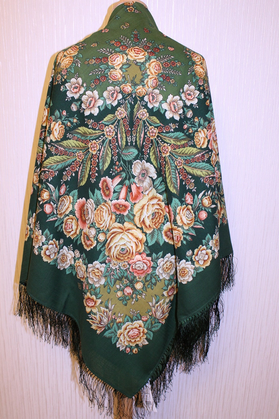 NEW WITH TAGS Women's Authentic Original Pavlovo Posad Shawl 146x146 Cm ...