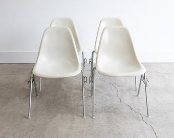 Vintage Eames Fiberglass Cream Dinning Chairs | Herman Miller | 1960