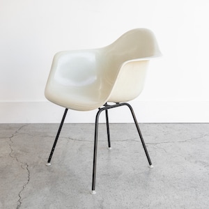 SOLD | 1950s Vintage Eames for Herman Miller DAH Fiberglass Arm Shell Chair in a Parchment Cream - circa 1950s