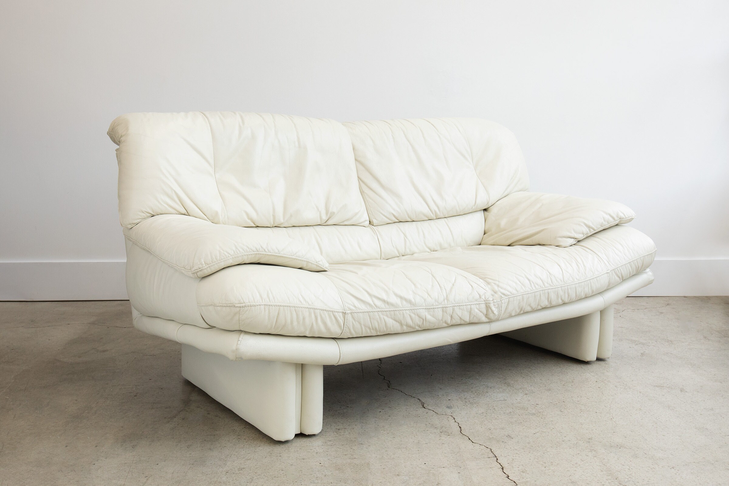 Nicoletti leather lounge outlet