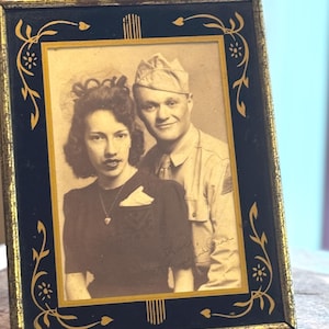 Art Deco Reverse Painted Frame with photos / 9 x 7 frame / Black & Gold Art Deco Frame / 1940s Photos