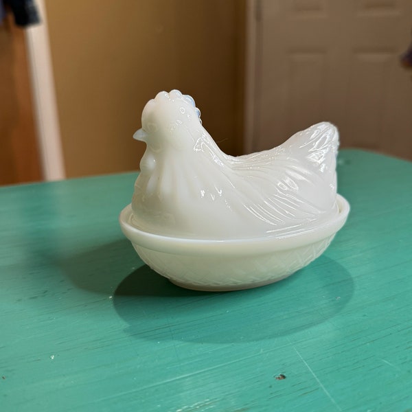 Vintage milk glass mini hen on nest / Trinket dish / Treasure box / Collectible milk glass