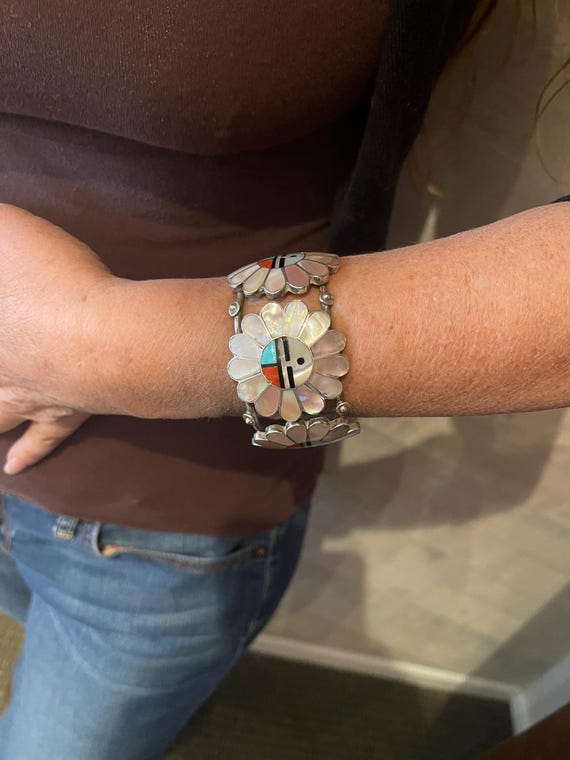 Beautiful Zuni Mother of Pearl inlaid Sunface Cuf… - image 4