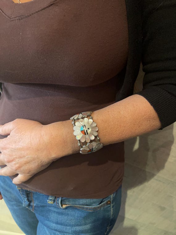 Beautiful Zuni Mother of Pearl inlaid Sunface Cuf… - image 3