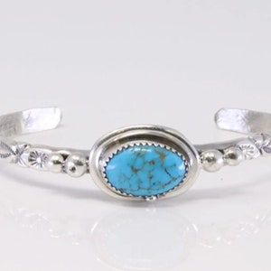 最高峰 NAVAJO Mike Thomas Jr. シルバーベアクローバングル Mike Thomas Jr Navajo Silver Bear Claw Cuff - Great Lakes Coin