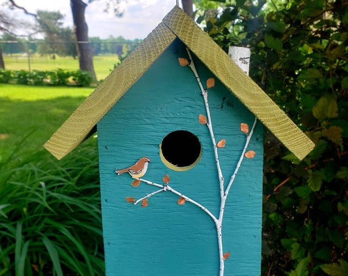 Rustic birdhouse, tourqoise and choice of green or tan roof with hand-painted birds, nice garden accent. Easy clean out!