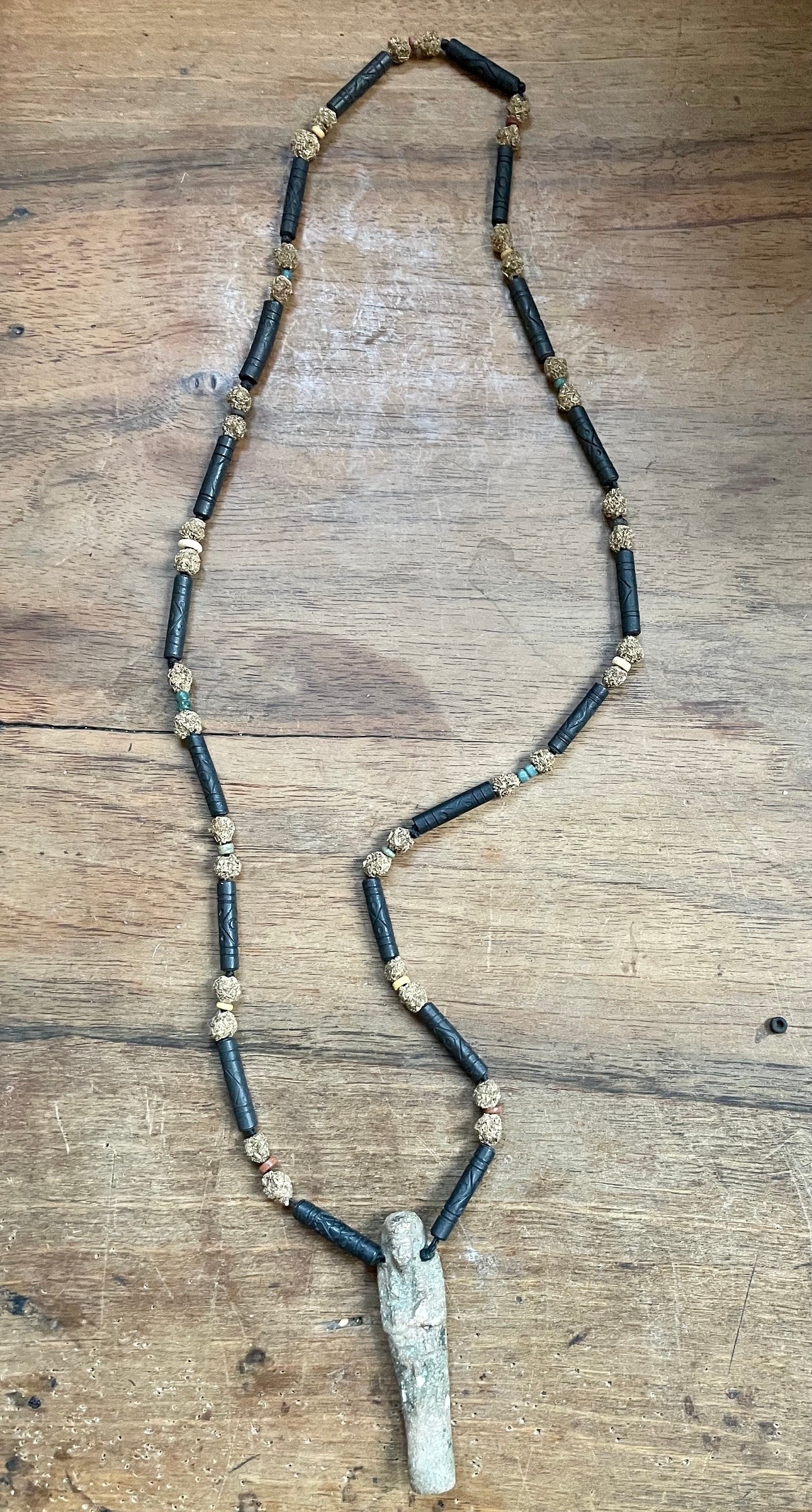 Collier Kyphi et Ushbati