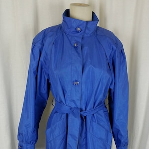 Vintage J Gallery Petites trechterhals gordel cape top all-weather trenchcoat dames 8P lange maxi natte look glans jaren 1980 zakelijke carrière