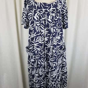 Vintage 70s Kaftan Hawaiian Dress MuuMuu Womens size M L Navy Blue White Fern Print Midi Tiki Luau