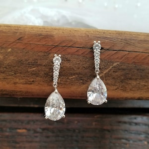 Bridesmaid TearDrop Earring. CZ TearDrop Earring. Crystal TearDrop Earring. Bridesmaid Gift.