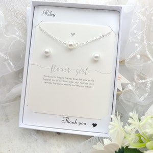 Blumen-Mädchen Perlenkette & Ohrring, Armband-Set. Blumenmädchen Perlenkette Ohrring, Armband Set. Blumen-Mädchen Perlen-Bolzen-Ohrring. Bild 3