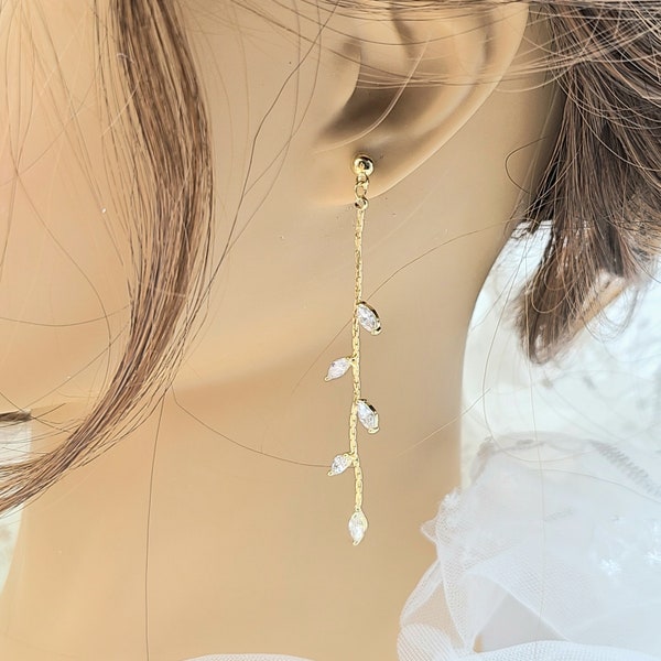 Gold Leaf Tassel Drop Earring.  Rose Gold Slender Leaf tassel Drop Earring.  Bridesmaid Earring. Bridal Earring. Tiny Leafs Tassel Earring.