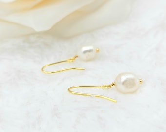 Fresh Water pearl & Premium Quality Plating  Ear hook .Tiny Gold, Silver Bridesmaid  Pearl Earring. Minimalist Earring. Bridal Earring.