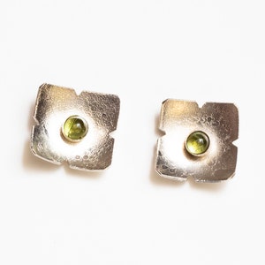 Earrings square flower studs in sterling silver with peridot image 2