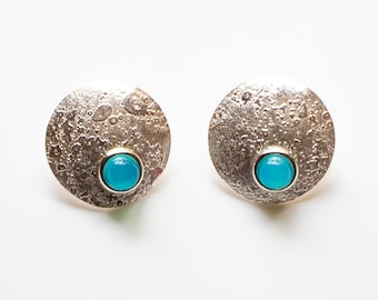 Earrings, round studs in sterling silver with moonscape finish and sea green agate
