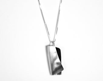 Pendant Bauhaus style on a box chain