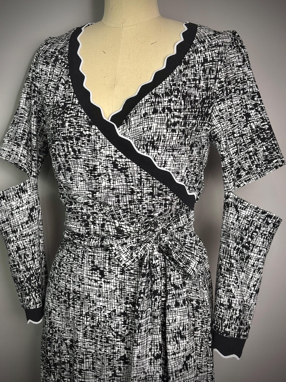 RagLuxe Black Abstract Knit Wrap Dress