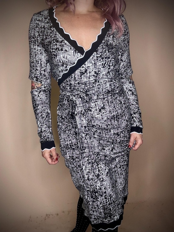 RagLuxe Black Abstract Knit Wrap Dress