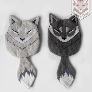 Bolsa con cremallera hecha a mano con lobo bordado