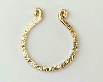 Shimmer Faux Septum Cuff Nasen ring textured 14k gold filled Dainty septum jewelry