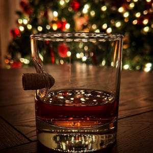 Autentyczne odkryte kule z wojny secesyjnej w szklankach do whisky