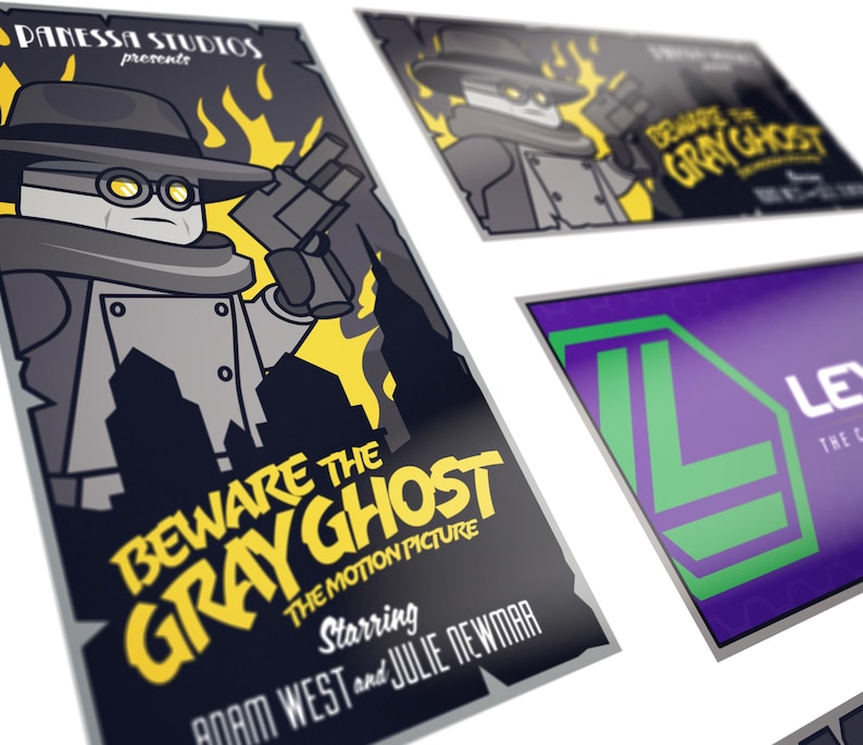 K&ouml;nnte beinhalten: Ein Vintage-Filmplakat f&uuml;r den Film "Beware the Gray Ghost" mit Adam West und Julie Newmar. Das Plakat zeigt eine Cartoon-Illustration eines Mannes in einem grauen Mantel und Hut, der eine Waffe h&auml;lt, mit Flammen hinter ihm.
