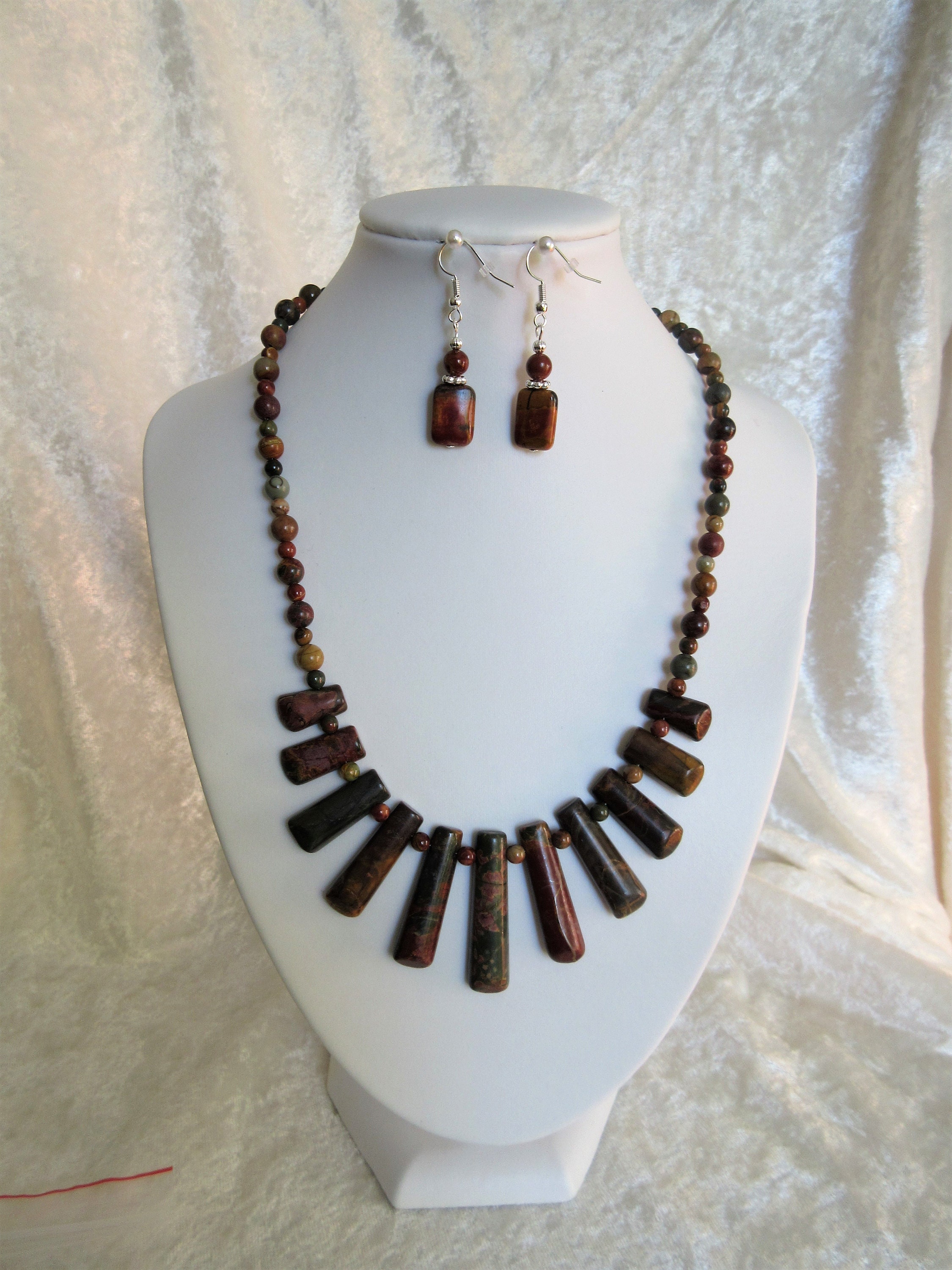 Red Creek Jasper Rounded Fan Jewelry Set, 11 Pendants