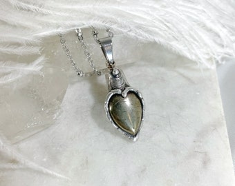 Urnketting met hart van pyriet: sieraden aandenken aan crematie