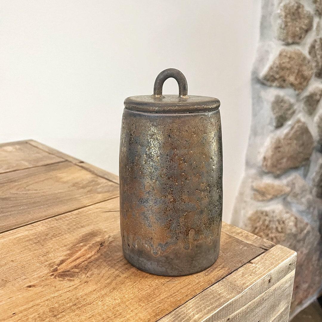 Ceramic Urn Rustic Urn for Ashes Bronze Guided Urn Display Urn Shelf