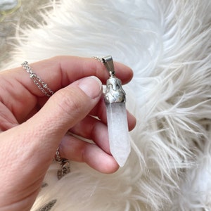 White Quartz Cremation Urn Necklace – Memorial Keepsake Pendant for Women, Girls, or Pets, Ashes Urn Jewelry
