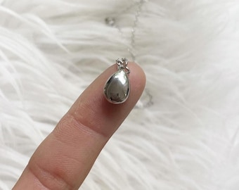 Tiny Minimalist Urn Necklace | Cremation Jewelry Keepsake | Ashes Jewelry | Pet Loss Gift | Memorial Jewelry | Stainless Steel Urn